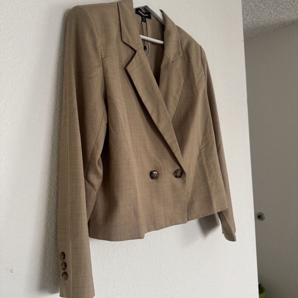 NEW Express Blazer Women's Tan Beige Sz M Cropped Double Breasted Shoulder Pads - Picture 3 of 16